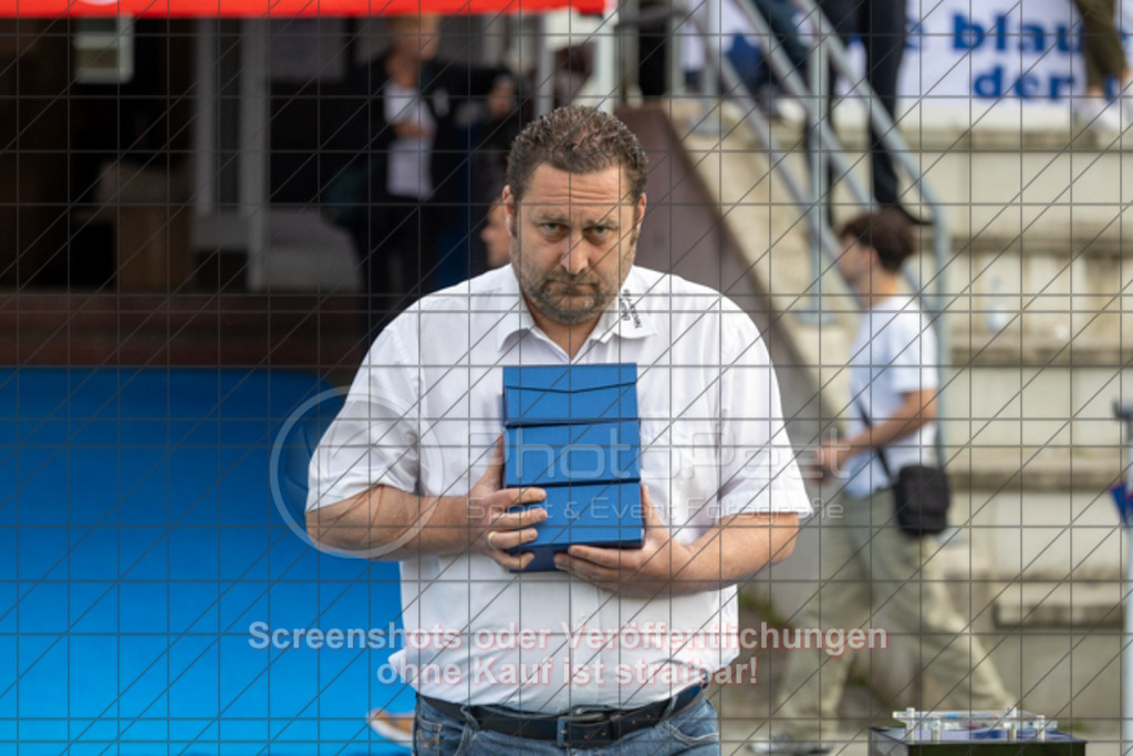 20250529_182903_0230 | #,  VfL Kirchheim (blau) vs. 1.FC Eislingen (weiß), Fußball, Bezirkspokal Finale - Bezirk Neckar/Fils, 2024/2025, Rasenplatz VfL Stadion Kirchheim, Jesinger Straße 105, 73230 Kirchheim, 29.05.2025 - 16:30 Uhr,Foto: PhotoPeet-Sportfotografie/Peter Harich