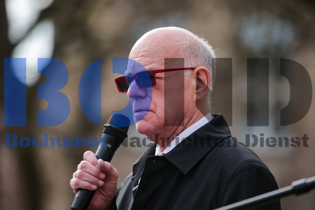 Brandmauer 2024 vor dem Rathaus der Stadt Bochum {date} -  | {headline}



(Foto: Sebastian Sendlak / BOND)

 - Realisiert mit Pictrs.com