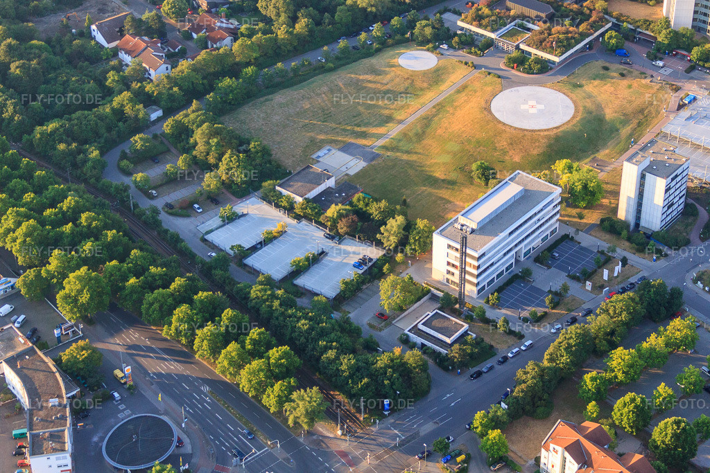 Luftbild: Hubschrauberlandeplatz der BG Klinik Ludwigshafen im Ortsteil Oggersheim in Ludwigshafen im Bundesland Rheinland-Pfalz in Deutschland. Foto: IMG_69422.jpg vom 04.07.2014 durch Werner Riehm/FLY-FOTO.deAuflösung des Originals: 4752 x 3168 pxLinkedin