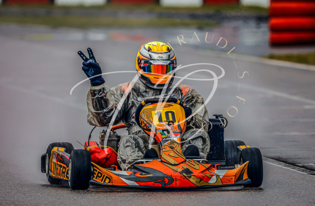 e9cf555f7b2b4b048298dac19d3cdd27 | traudl_s_fotos