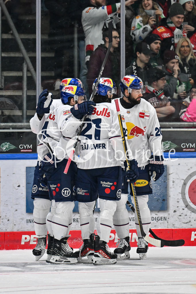 Augsburger Panther - EHC RB München | Jubel der Gaeste nach dem Treffer zum 2-3 durch Jonathon BLUM (EHC RB Muenchen 24) / Freude / happy / Tor / Torschuetze / DEL: Augsburger Panther - EHC RB Muenchen, Curt Frenzel Stadion am 16.01.2025