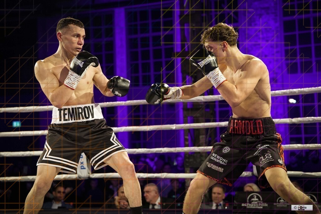 Domenik Arnold erster WM KAmpf 02 2026 tomafocus TB00121 | professionelle Sport- und Eventfotografie von Tomafocus – dynamische Bilder, emotionale Momente und hochwertige Aufnahmen für jeden Anlass. - Realisiert mit Pictrs.com