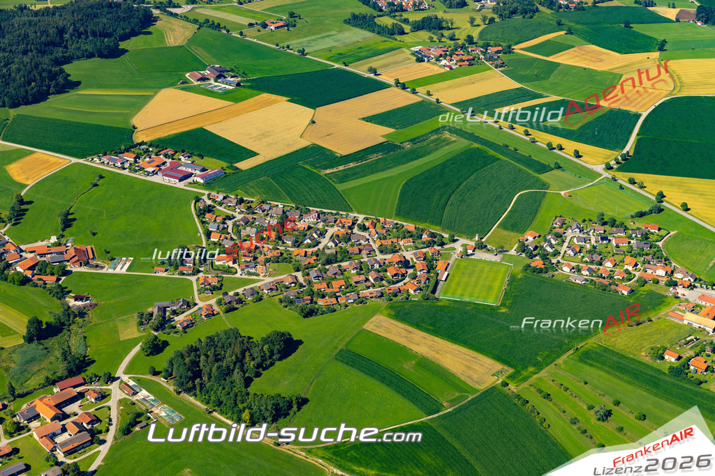 Aktuelles Luftbild von Kay Tittmoning - Die Luftaufnahme wurde 2022 mittels UL-Flugzeug erstellt ( keine Drohne ) - hochauflösende Kamera-Systeme von  Canon -Beste Qualität - Für grossformatige Ausdrucke geeignet. Die Geschenkidee !
