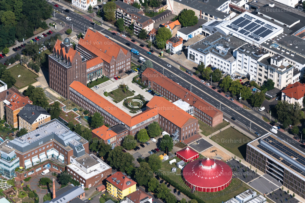 4035263 | BRAUNSCHWEIG 31.07.2020 Museum- und Ausstellungs- Gebäude- Ensemble "Staatliches Naturhistorisches Museum" und "Haus der Wissenschaft Braunschweig" an der Pockelsstraße im Ortsteil Nordstadt in Braunschweig im Bundesland Niedersachsen, Deutschland. Weiterführende Informationen bei: 3Landesmuseen Braunschweig. // Museum building ensemble "Staatliches Naturhistorisches Museum" and "Haus of Wissenschaft Braunschweig" in Brunswick in the state Lower Saxony, Germany. Further information at: 3Landesmuseen Braunschweig. Foto: Gerhard Launer