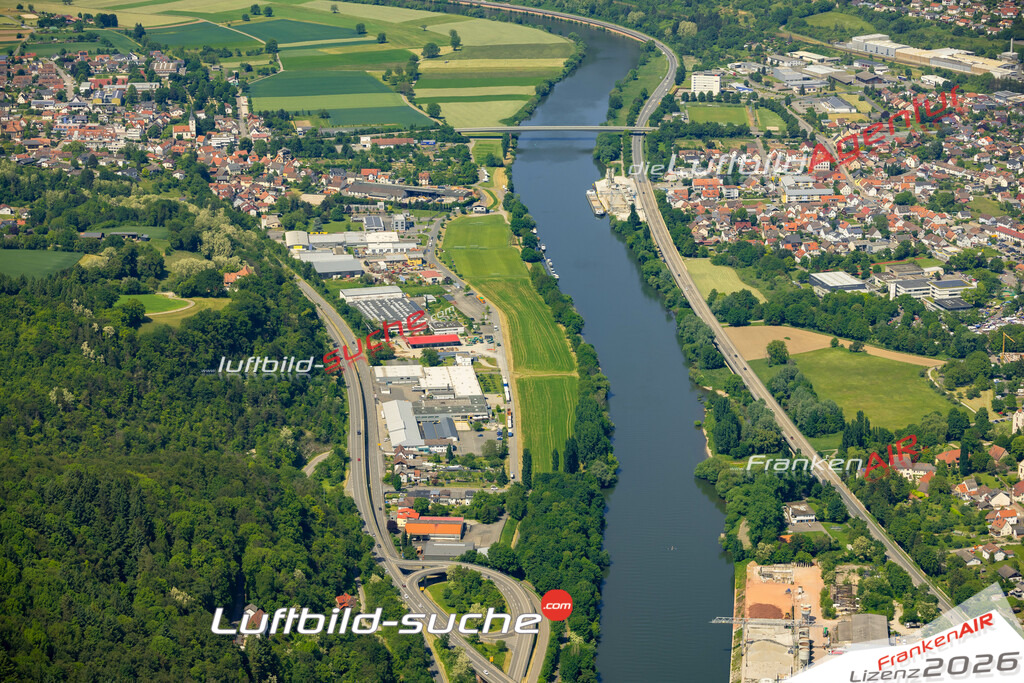 Das Luftbild zeigt Neckarstrasse Obrigheim - Die Luftaufnahme wurde 2023 vom UL-Flugzeug aus erstellt ( keine Drohne ) - Hochauflösende Luftaufnahme - Für grossformatige Ausdrucke geeignet. Die Geschenkidee !Mit Lizenz und Bildrechte bestellbar