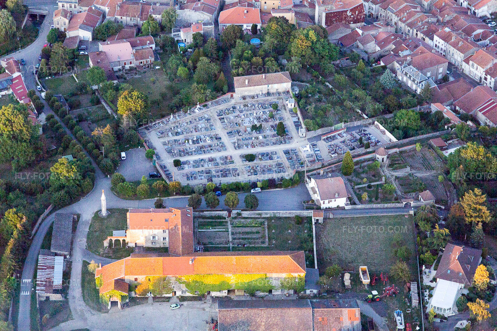 Aerial view: Clotre des Caopucines in Vézelise in the state Meurthe et Moselle, France. – Photo: IMG_117960.jpg taken on 09/14/2019 by Werner Riehm/FLY-FOTO.com – Resolution of the original: 5472 x 3648 px