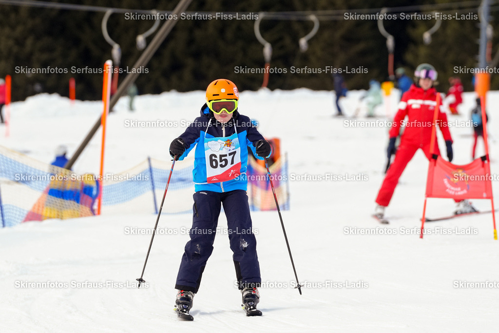 SRF_02.01.2026_1163 | Skirennfotos,Serfaus,Fiss,Ladis,Kinderskirennen,Winter,Tirol,Oberland,skirace,SFL,feelfree,weil wir's genießen,ski,Ski,skifahren,Sonnenplateau, - Realisiert mit Pictrs.com