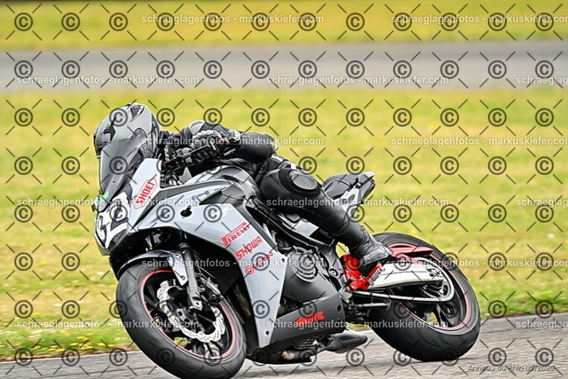25bt02-0077 | markuskiefer.com - Realisiert mit Pictrs.com