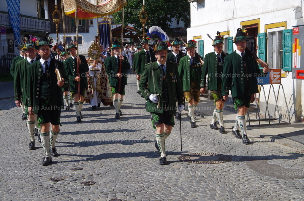 IMGP3455 | fotografiert von Axel PollmannLeonhardi Wallfahrt Benediktbeuern und Murnau, Fronleichnam, Fasching, Landschaft im Loisachtal und Benediktbeuern  - Realisiert mit Pictrs.com