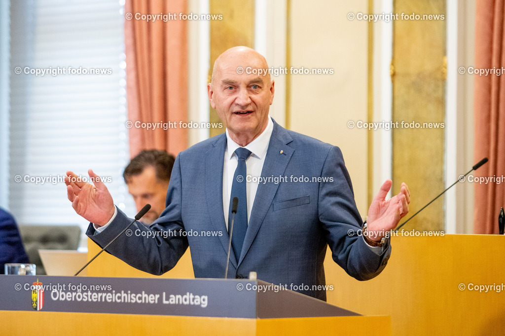 Landhaus Linz_ Promenade_ Landtagssitzung_ 03.04.2025-27 | 03.04.2025, Landhaus Linz AUT, Promenade, Landtagssitzung, im Bild LR Christian Doerfel (VP)
