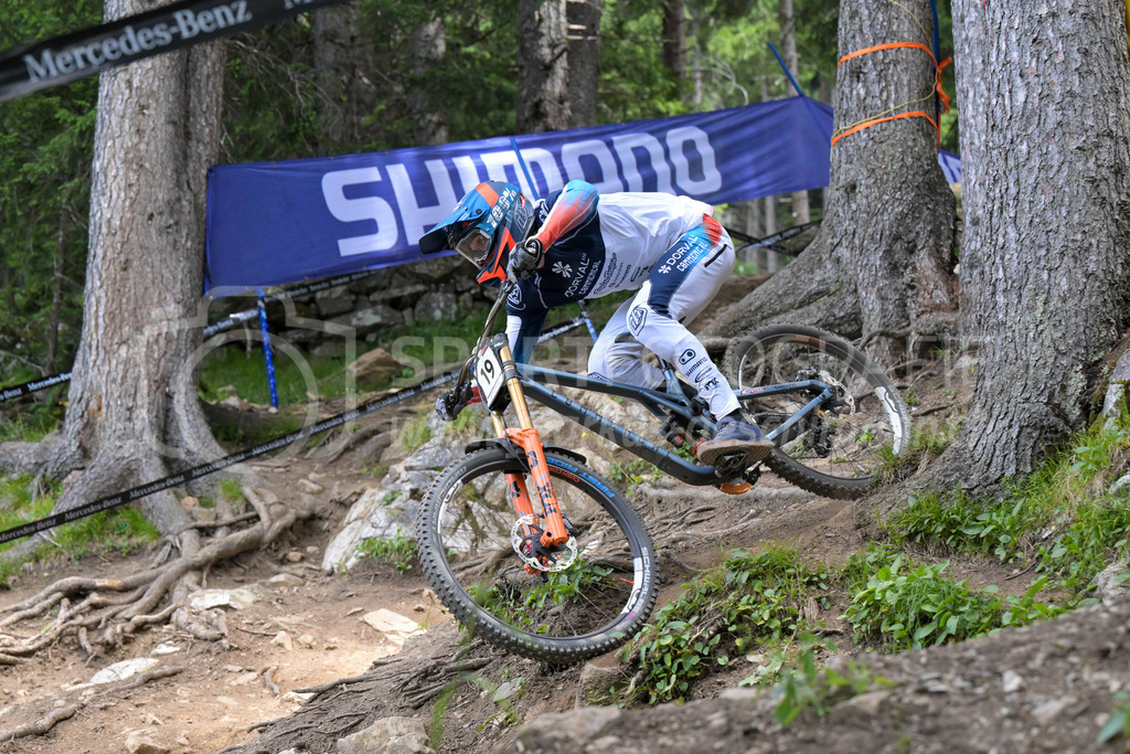 UCI Mountain Bike World Cup Lenzerheide 2022 - Downhill - 9. July 2022 | UCI Mountain Bike World Cup Lenzerheide 2022 - Downhill
Bike Kingdom, Lenzerheide
#19 PIERRON Baptiste (FRA)
Bild: Sportfotografie Markus Aeschimann | www.markus-aeschimann.ch - Realisiert mit Pictrs.com
