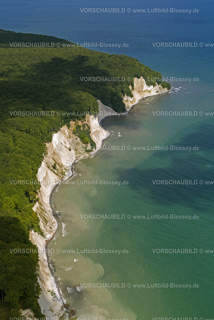 Ruegen12083188JasmundWissowerKlinken | Luftbild, Kreidefelsen, Nationalpark Jasmund, Grosse Stubbenkammer, Kleind Stubbenkammer, Königsstuhl, Aussichtsplattform,  Sassnitz, Insel Rügen, Mecklenburg-Vorpommern, Deutschland, Europa