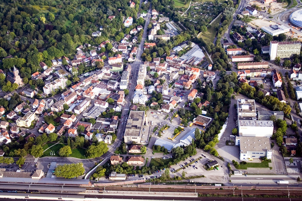 Luftbild: Ooser Bahnhofstr im Ortsteil Oos in Baden-Baden im Bundesland Baden-Württemberg in Deutschland. Foto: IMG_3880.jpg vom 10.09.2006 durch Werner Riehm/FLY-FOTO.de
