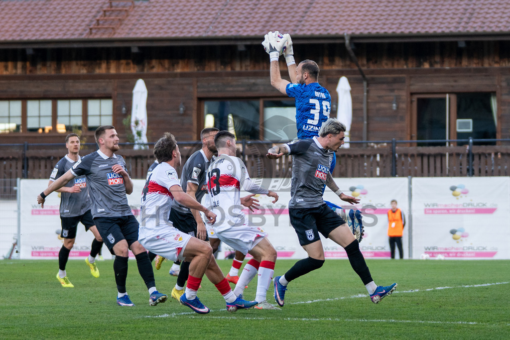 VfB Stuttgart II vs. SSV Ulm 1846 Fussball, Fussball, 3. Liga, 32. Spieltag, 08.04.2026 | Christian Ortag (SSV Ulm 1846 Fussball, #39) faengt eine Flanke ab,VfB Stuttgart II vs. SSV Ulm 1846 Fussball, Fussball, 3. Liga, 32. Spieltag, 08.04.2026DFB regulations prohibit any use of photographs as image sequences and/or quasi-video