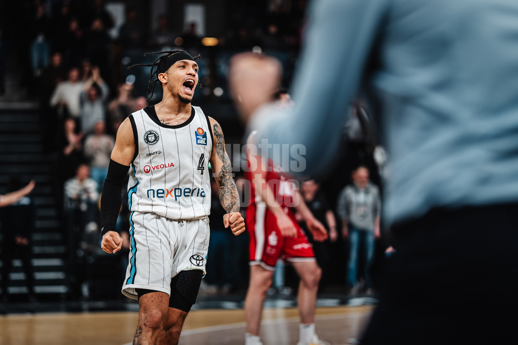 Basketball | Männer | Saison 2024/2025 | easyCredit Basketball Bundesliga | 18. Spieltag | Veolia Towers Hamburg vs. FIT/One Würzburg Baskets | 26.01.2025 | Jaizec Lottie (#4, Veolia Towers Hamburg) jubelt nach dem Sieg