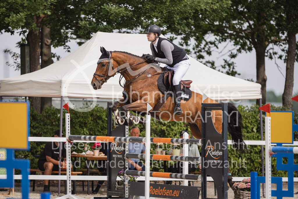 230616_Lemwerder_Springpf-M-771 | Deine schönsten Turniermomente als professionelle Fotos! Entdecke hochwertige Pferdesport-Fotografie im Online-Shop. Jetzt Fotos finden & bestellen!