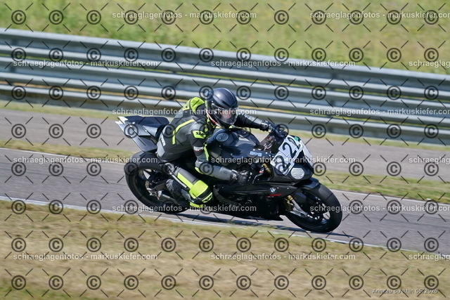 26BT02-0787 | markuskiefer.com - Realisiert mit Pictrs.com