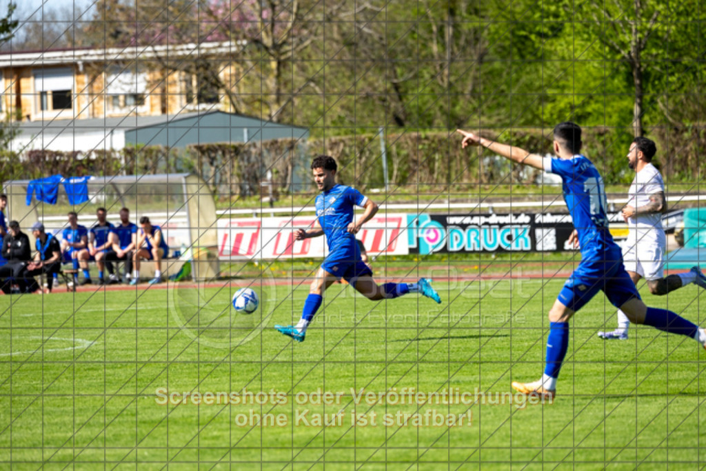 20250419_154055_0151 | #,1.FC Eislingen (blau) vs. Türksport Nürtingen (weiß), Fußball, Bezirksliga - Bezirk Neckar/Fils, 23. Spieltag, Saison 2024/2025, Rasenplatz, Eichbachstation, Haldenstraße 45, 73054 Eislingen, 19.04.2025 - 15:30 Uhr,Foto: PhotoPeet-Sportfotografie/Peter Harich