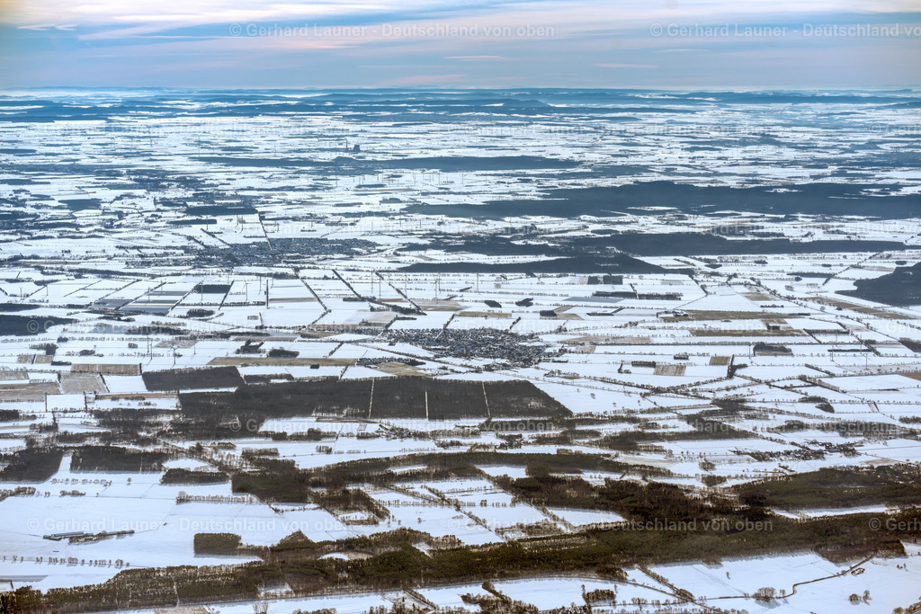 4044876 | HOYERSHAUSEN 14.02.2021 Winterlich schneebedeckte Strukturen auf landwirtschaftlichen Feldern in Hoyershausen im Bundesland Niedersachsen, Deutschland. // Wintry snowy structures on agricultural fields in Hoyershausen in the state Lower Saxony, Germany. Foto: Gerhard Launer