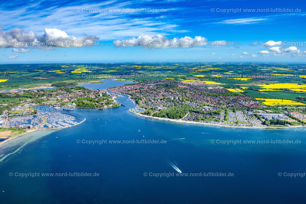 Neustadt_In_Holstein_ELS_4231150522 | NEUSTADT IN HOLSTEIN 15.05.2022 Ortsansicht an der Meeres-Küste der Ostsee in Neustadt in Holstein im Bundesland Schleswig-Holstein. // Townscape on the seacoast of Baltic Sea in Neustadt in Holstein in the state Schleswig-Holstein. Foto: Martin Elsen