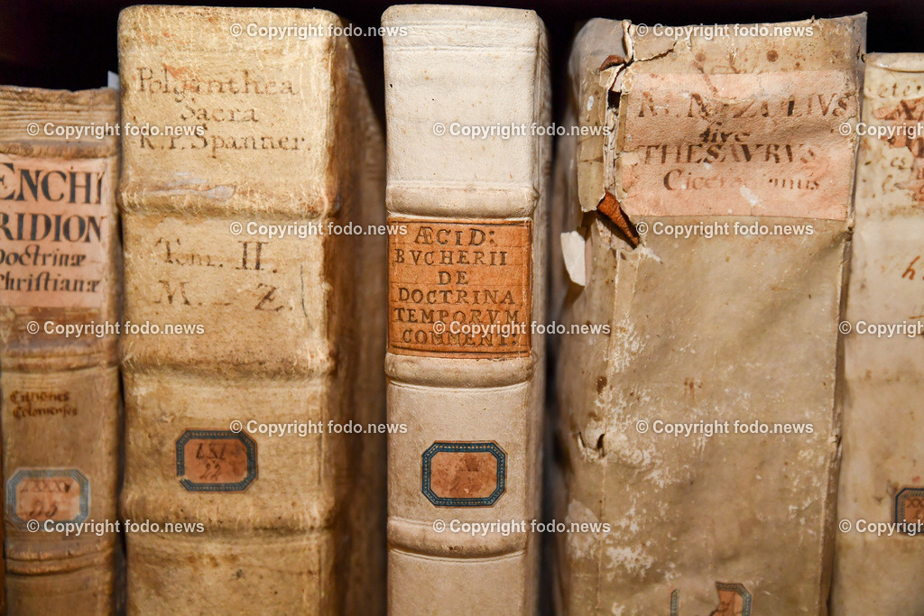 Stift Lambach_ Bibliothek_ 25.08.2022-20 | 25.08.2022, Lambach, AUT, Stift Lambach, Bibliothek, im Bild Buecher, Bibliothek