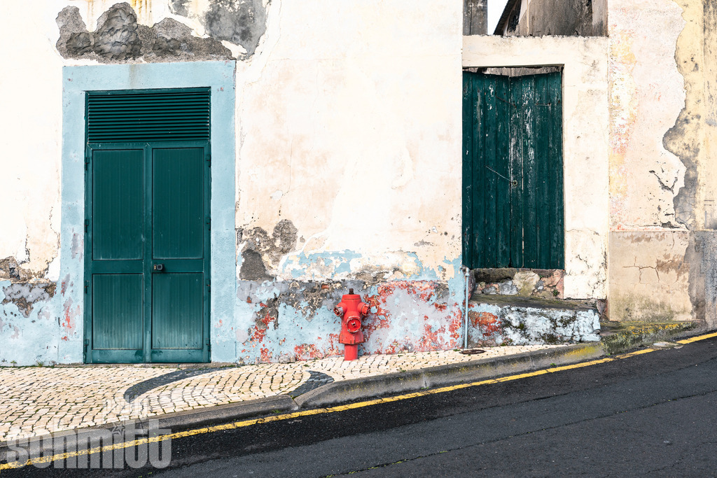 PS-Fassaden-Madeira-2026-08 | Entdecke die größte Bildgalerie der Region mit Fotografien aus dem Allgäu, der Bodenseeregion, Oberschwaben, dem Donautal und der Schwäbischen Alb. Landschaften, Luftaufnahmen und Reisefotografie als Wandbild und Fotokunst. - Realisiert mit Pictrs.com