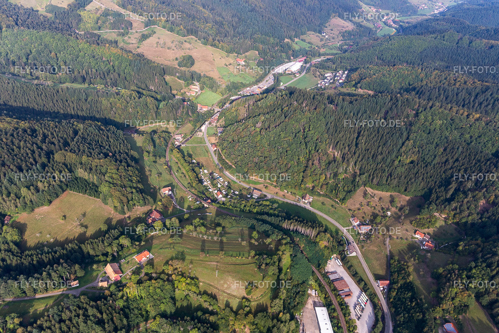 Kurcamping Traiermühle | Luftbild: Kurcamping Traiermühle im Ortsteil Löcherberg in Oppenau im Bundesland Baden-Württemberg in Deutschland. Foto: IMG_008881.jpg vom 20.09.2020 durch Werner Riehm/FLY-FOTO.de - Realisiert mit Pictrs.com