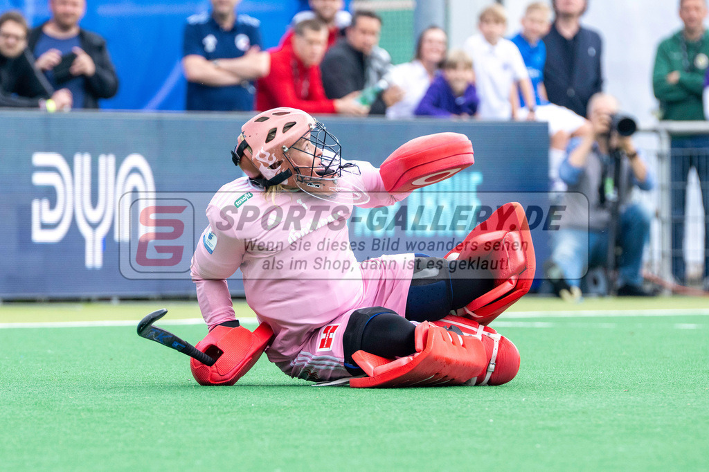 Final4_20240518-1317-0135 | Bonn, Deutschland, 18.05.2024: Julia Sonntag (Rot-Weiss Koeln) in Aktion waehrend des Spiels der Deutsche Feldhockey-Meisterschaften 2024 zwischen Final 4 Damen Rot Weiss Köln - Mannheimer HC im Bonner THV am 18.05.2024 in Bonn, Deutschland. (Foto von Stephan Fehrmann)

Bonn, Germany, 18.05.2024: Julia Sonntag (Rot-Weiss Koeln) in action during the game of Deutsche Feldhockey-Meisterschaften 2024 between Final 4 Damen Rot Weiss Köln - Mannheimer HC in Bonner THV at 18.05.2024 in Bonn, Deutschland. (Foto from Stephan Fehrmann)
