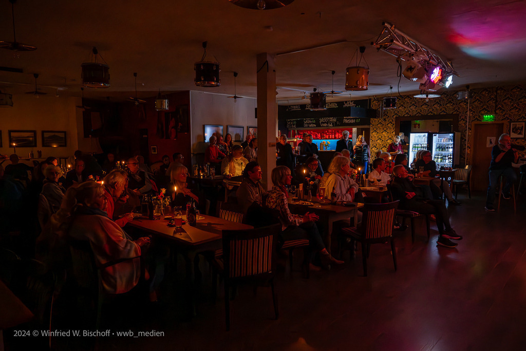 wwb-2411-0061 | <Fotografie> <Video> <Film> <Winfried Bischoff> - Realisiert mit Pictrs.com