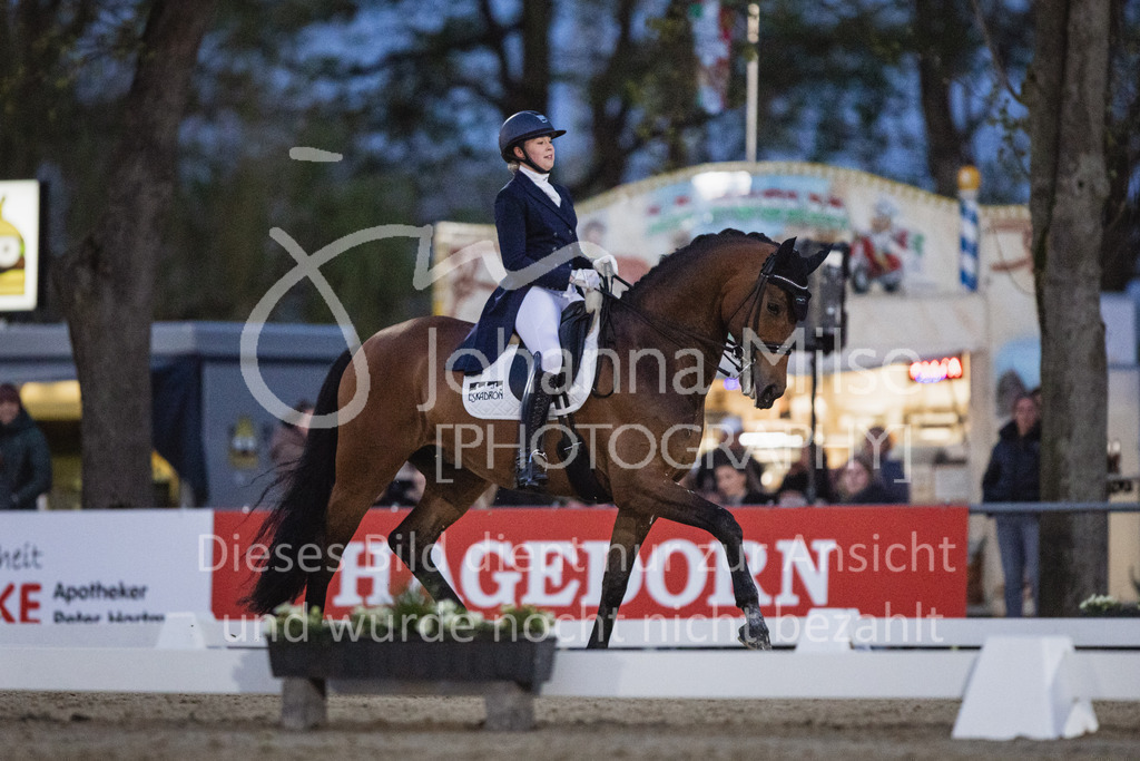 230429_Dressurfestival_S-Kür-343 | Deine schönsten Turniermomente als professionelle Fotos! Entdecke hochwertige Pferdesport-Fotografie im Online-Shop. Jetzt Fotos finden & bestellen!