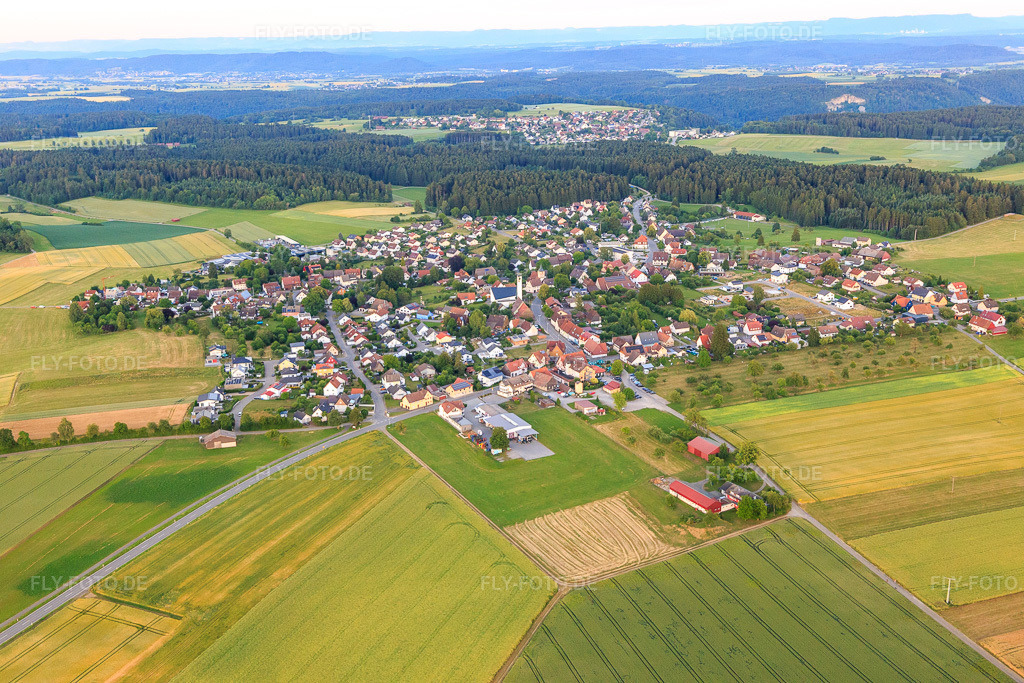 Luftbild: Dorfansicht aus Westen im Ortsteil Marschalkenzimmern in Dornhan im Bundesland Baden-Württemberg in Deutschland. Foto: IMG_149117.jpg vom 28.06.2025 durch Werner Riehm/FLY-FOTO.de