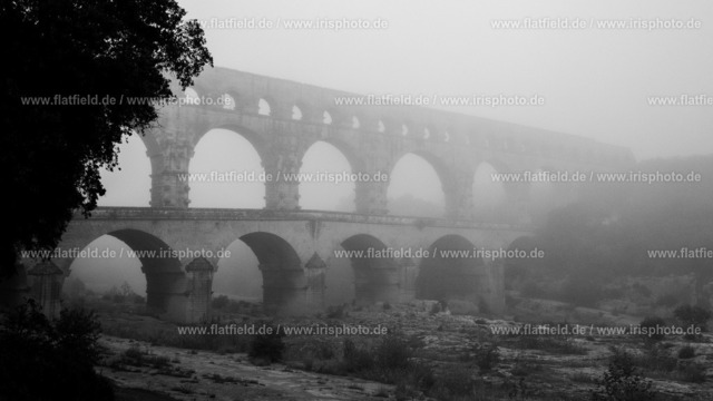 Pont du Gard im Nebel | Das Aquädukt "Pont du Gard" in der Region Gard
