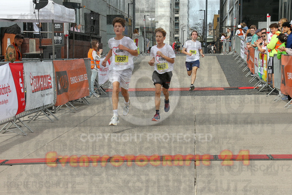 250920_1324_EX1_4402 | Sportfotografie im Rhein-Sieg Kreis, Köln, Bonn, NRW, Rheinland Pfalz, Hessen, etc. Unser Tätigkeitsfeld umfasst den Laufsport vom Volkslauf über den Marathon, Duathlon, Triathon bis zum Ultralauf wie Kölnpfad Ultra oder Schindertrail.