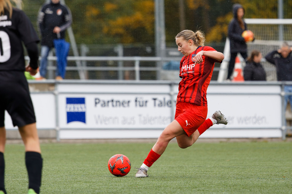 FCHHOH_251005_8990 | 1.FC Heidenheim 1846 II vs. SGM Hohenmemmingen/Sontheim, Fußball, Frauen, Bezirksliga, 2025/2026, 4. Spieltag, 05.10.2025 in Heidenheim, Kunstrasen b. Voith-Arena West(Foto: Michael Bulling) - Realisiert mit Pictrs.com