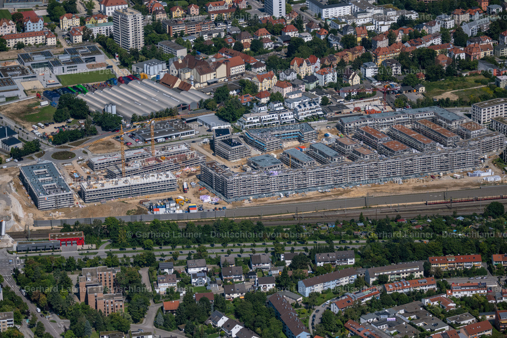 4050773 | REGENSBURG 02.09.2021 Wohngebiet einer Mehrfamilienhaussiedlung " Das DÖRNBERG " an der Kumpfmühler Straße Ecke Friedrich-Niedermeyer-Straße im Ortsteil Westviertel in Regensburg im Bundesland Bayern, Deutschland. Weiterführende Informationen bei: Allmann Sattler Wappner Architekten GmbH,  Bucher Properties GmbH,  Dörnberg-Viertel Projekt GmbH &amp; Co. KG,  Hubert Haupt Immobilien Holding e.K.. // Residential area of a??a??a multi-family housing estate "Das DOeRNBERG" in the district of Westviertel in Regensburg in the state of Bavaria, Germany. Further information at: Allmann Sattler Wappner Architekten GmbH,  Bucher Properties GmbH,  Doernberg-Viertel Projekt GmbH &amp; Co. KG,  Hubert Haupt Immobilien Holding e.K.. Foto: Gerhard Launer