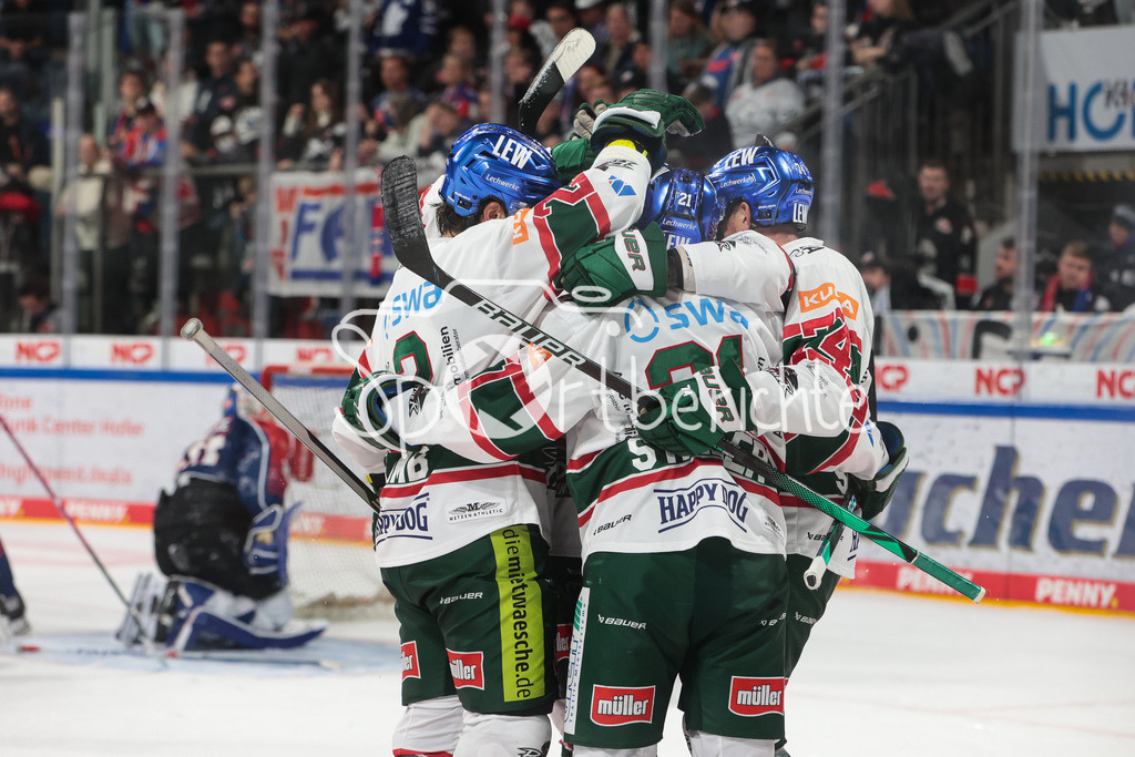 Nuernberg ICE Tigers - Augsburger Panther | Die Panther freuen sich ueber den Treffer zum 2-3 durch David STIELER (AEV #21)