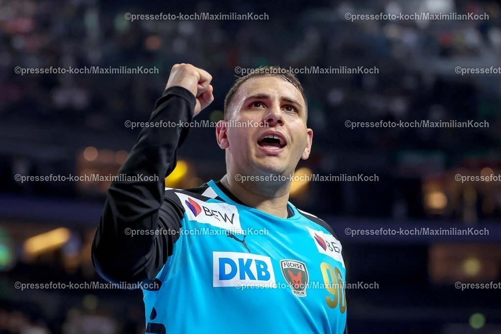 KoeEHF14062501096 | 14.06.2025, Handball, Halbfinale TruckScout24 EHF FINAL4, LANXESS arena Köln, Füchse Berlin - HBC Nantes: Jubel der Füchse Berlin nach dem EInzug  ins Finale. Torwart Dejan Milosavljev  (Fuechse Berlin #96) 