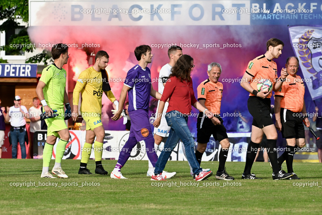 SAK vs. Austria Klagenfurt Amateure | Karl Stark Referee, Christoph Günter Messner Referee, Robert Weltz Referee, #2 Florian Weiss Austria Klagenfurt Amateure, #99 Arian Rener SAK, #30 Kevin Zesch Austria Klagenfurt Amateure, Austria Klagenfurt Fan Club, Bengalen, SAK vs. Austria Klagenfurt Amateure, SAK vs. Austria Klagenfurt Amateure am 08.05.2026 in Klagenfurt (Sportpark Welzenegg), Austria, (Photo by Bernd Stefan)