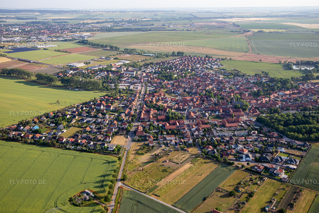 Luftbild: Ortsansicht von Südosten in Halberstadt im Bundesland Sachsen-Anhalt in Deutschland. Foto: IMG_136323.jpg vom 15.06.2023 durch Werner Riehm/FLY-FOTO.de