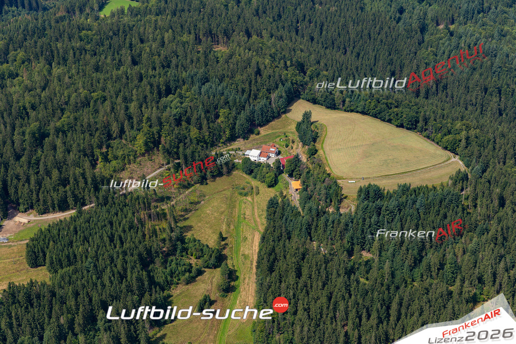 Die Luftaufnahme Rosslach - Wilhelmsthal wurde 2021 mittels Flugzeug (keine Drohne) erstellt. Hohe Auflösung -für große Poster und Wandbilder geeignet!