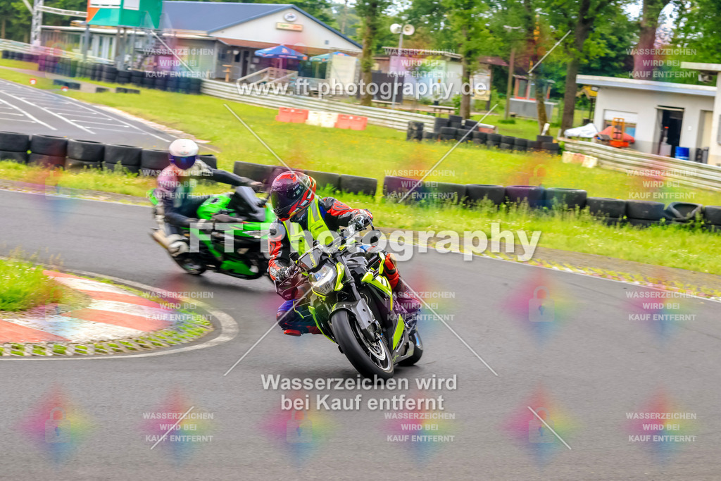 VBK-7749 | Hier findet Ihr Bilder von Touristenfahrten auf der Nürburgring Nordschleife oder von anderen Veranstaltungen die ich besucht habe. Viel Spass beim Durch Schauen 