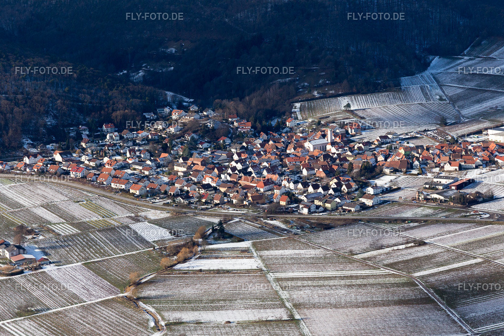 Winzerdorfansicht im Winter bei Schnee aus Osten | Luftbild: Winzerdorfansicht im Winter bei Schnee aus Osten in Eschbach im Bundesland Rheinland-Pfalz in Deutschland. Foto: IMG_096190.jpg vom 15.01.2017 durch Werner Riehm/FLY-FOTO.de - Realisiert mit Pictrs.com