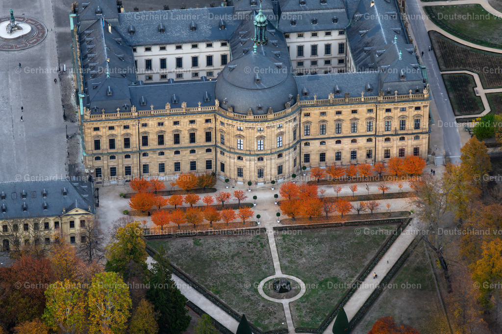 3808548 | Würzburger Residenz ist ein barocker Schlossbau am Rande der Innenstadt von Würzburg, der 1720 begonnen wurde und bis 1744 vollendet war.