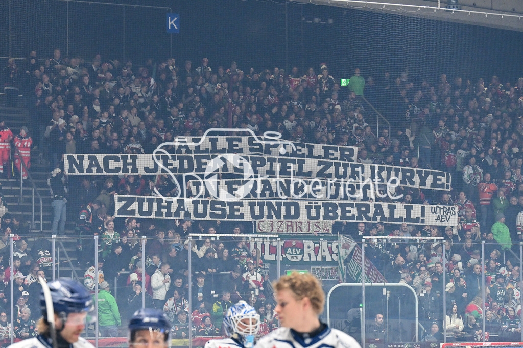 Augsburger Panther - Straubing Tigers | Spruchband der AEV Fans / Ultras / DEL: Augsburger Panther - Straubing Tigers, Curt Frenzel Stadion am 29.11.2024