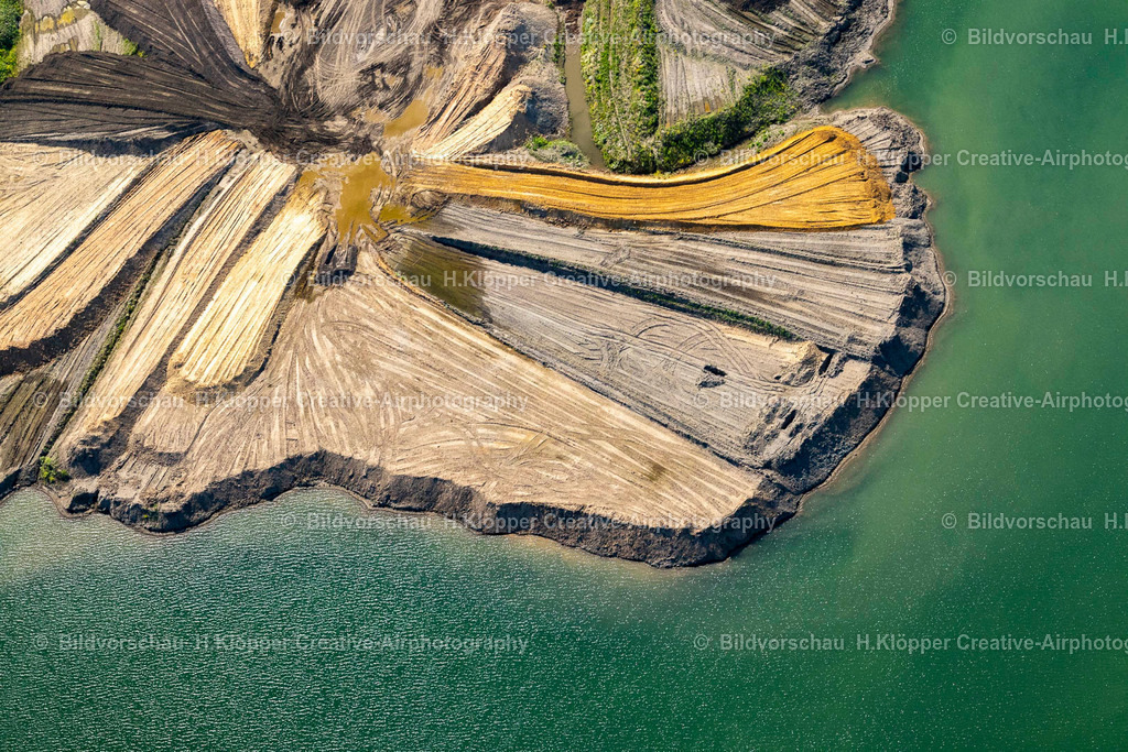 Luftbild Kamp-Lintfort-4811 | Luftbildfotografie See- Ufer und Abraum- Flächen des Baggersee und Kies- Tagebau an der Friedrichstraße in Kamp-Lintfort im Ruhrgebiet im Bundesland Nordrhein-Westfalen, Deutschland - Realisiert mit Pictrs.com