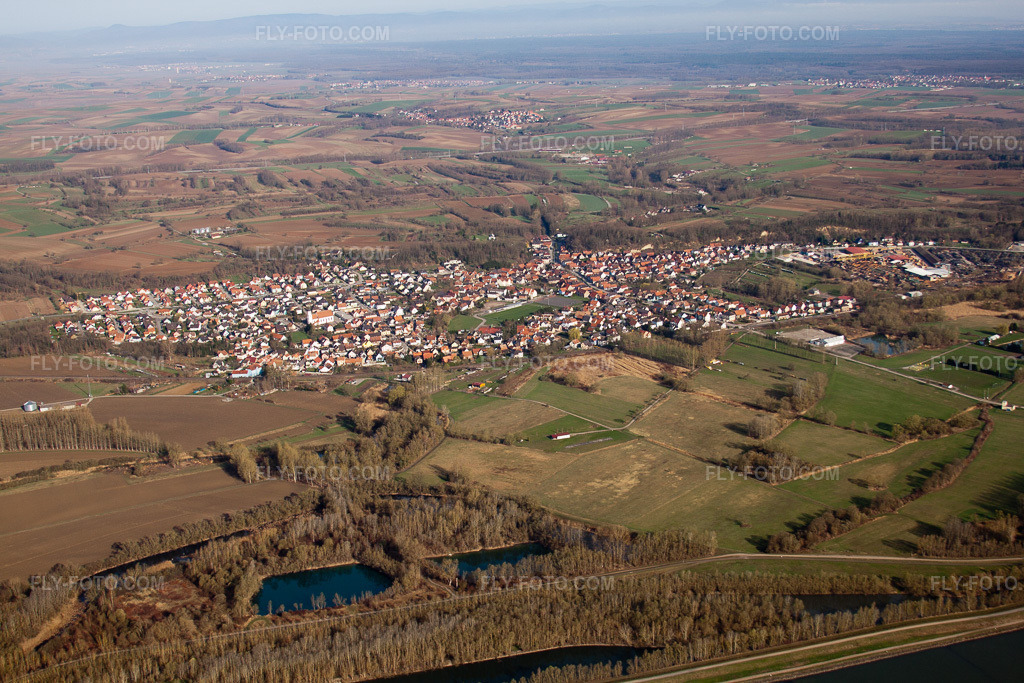 Aerial view: View of the town in Mothern in the state Bas-Rhin, France.Photo: IMG_25582.jpg taken on 04/02/2010 by Werner Riehm/FLY-FOTO.comResolution of the original: 4752 x 3168 px