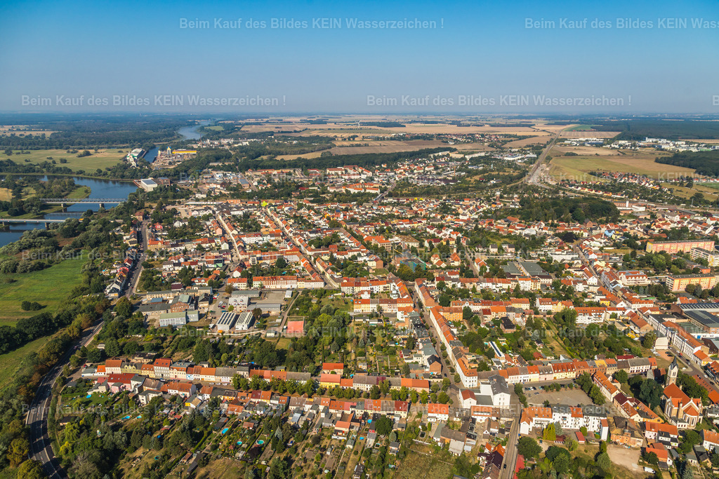 Roßlau-9358 | Die Magdeburger Platte® - das sind die schönsten Luftbilder von Magdeburg & Sachsen-Anhalt auf Acryl, Leinwand oder zum Download. Das ist Luftbildfotografie & Luftbildaufnahmen mit Drohne & Flugzeug.  - Realisiert mit Pictrs.com