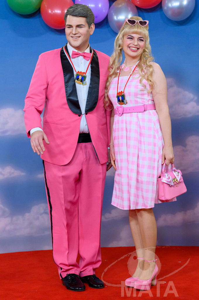 _DWA1748 | Politikerin Katharina Schulze (Grüne) mit ihrem Stellvertreter Johannes Becher (links) bei der TV-Sendung Fastnacht in Franken 2024. Veitshöchheim, 02.02.2024 Bayern Deutschland - Realisiert mit Pictrs.com