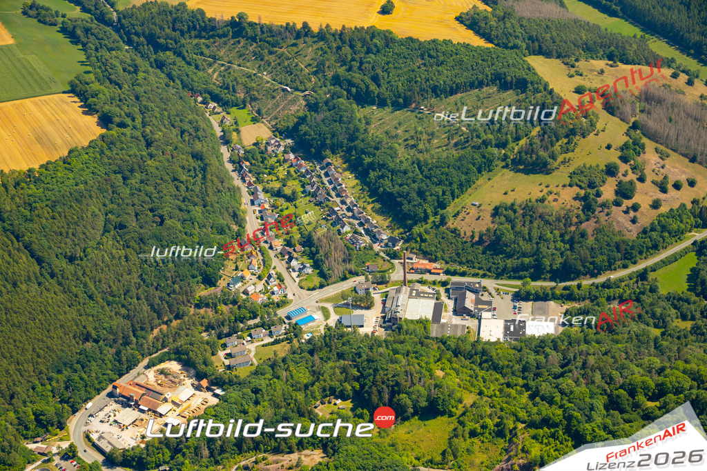 Die Luftaufnahme Niedermarsberg - Marsberg wurde 2022 vom Flugzeug aus (keine Drohne) erstellt. Hohe Auflösung -für große Poster und Wandbilder geeignet - Garantiert!
