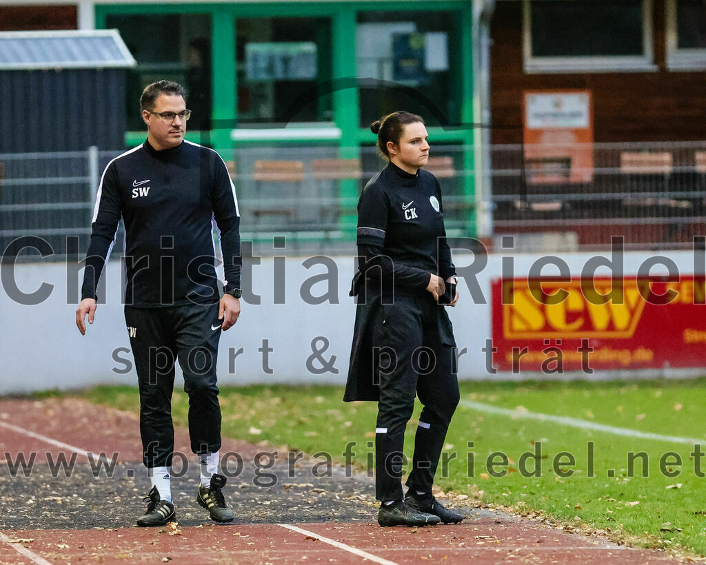 2023-10-21_018_FC_Forstern_gegen_FC_Ezelsdorf | Forstern, Deutschland, 21.10.2023:
Fußball, Frauen Bayernliga 2023 / 2024, 8. Spieltag, FC Forstern gegen FC Ezelsdorf, Endergebnis: 2:1

Trainer Sebastian Wiese (FC Forstern)

Foto: Christian Riedel / fotografie-riedel.net
